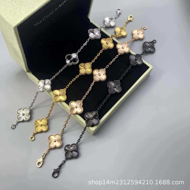 Popular laser-cut four-leaf clover bracelet, 18K gold, high-quality CNC craftsmanship, lightweight and versatile, five-flower design, jewelry factory direct sales