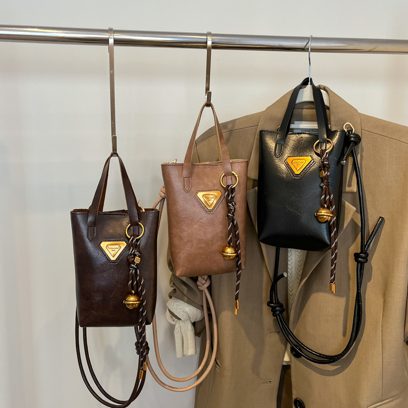 Bolso retro para teléfono móvil femenino 2024 otoño e invierno nuevo estilo moda bolso de mano personalidad ins simple bolso de mensajero de un solo hombro
