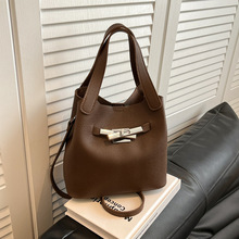 ��֦�y����ˮͰ����Ů�߼��Еr�аٴ�ͨ�چμ���K���i��б��Ů��