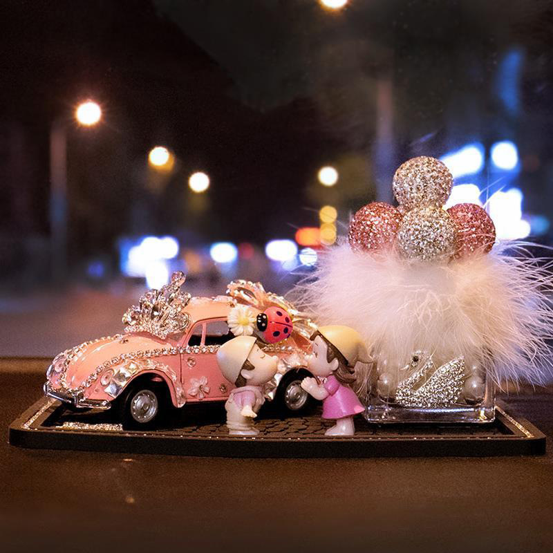 Adecuado para Mercedes-Benz BMW decoración interior de automóvil decoración mujer aromaterapia consola central celebridad de Internet perfume de automóvil damas