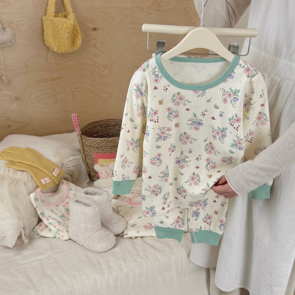 Pantalones de otoño para niños sin hueso 240g engrosado abrigo de otoño para bebés sala de calefacción pijamas de algodón invierno ropa para el hogar