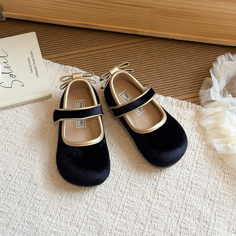 Niñas zapatos de princesa de peluche simple primavera y otoño 2026 nuevos zapatos de cuero Mary Jane con suela suave roja zapatos casuales
