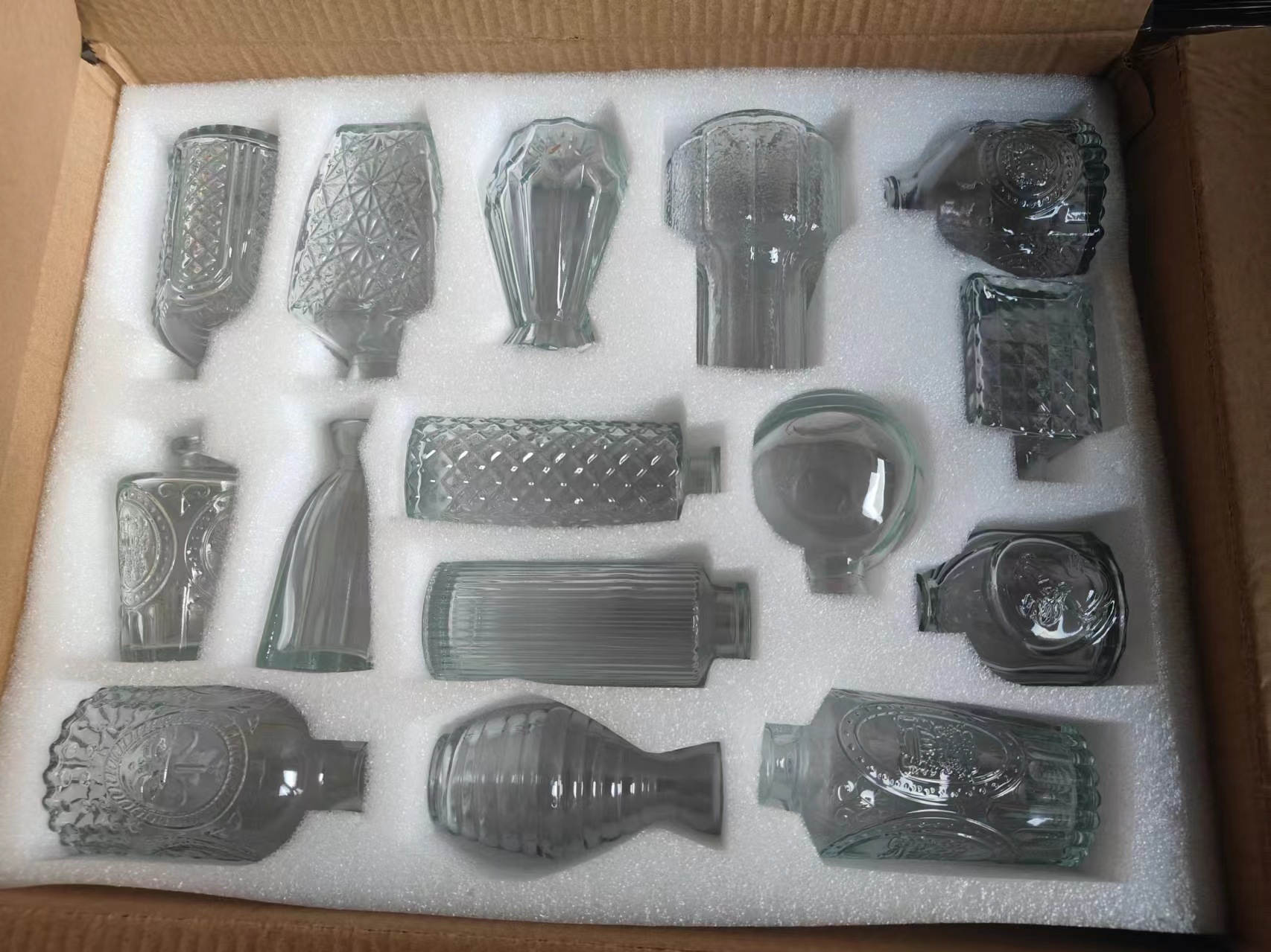 Conjunto de jarrón de vidrio transfronterizo en relieve pequeño transparente hidropónico flores sala de estar mesa comercio exterior decoración de vidrio adorno