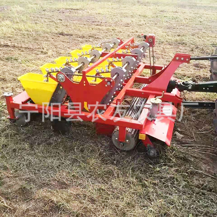 河南商丘民权县大蒜播种机10行拖拉机带种蒜机行距18-20可调节