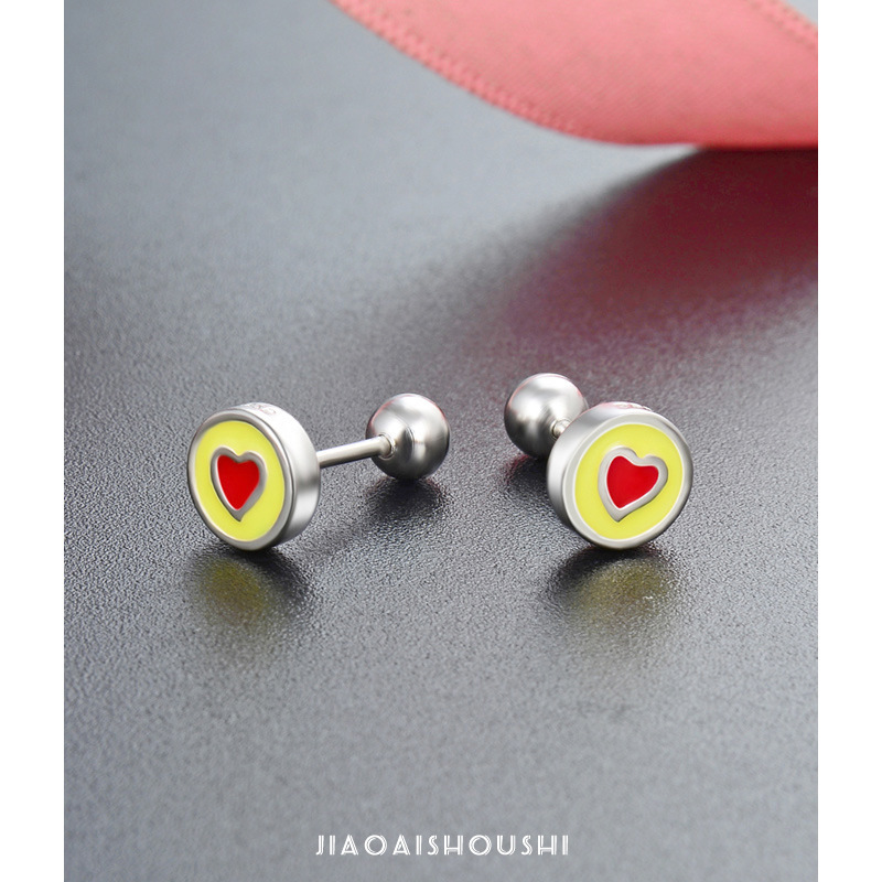S925 plata redondo amor tornillo pernos de orejas para mujeres coreanas simple pequeño aretes frescos personalidad nicho de diseño sensación de orejas