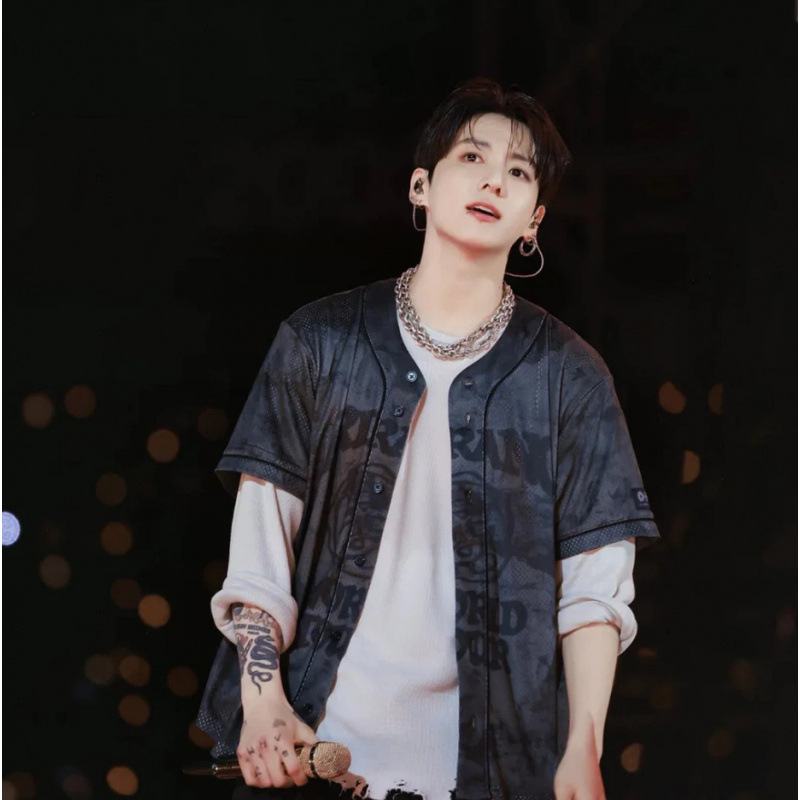 2026 K-pop group tour merchandise, distressed camouflage jersey, loose fit, plus size, couple style top, cross-border wholesale.