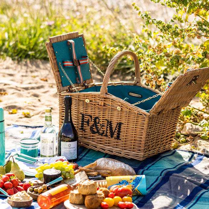 Cesta de picnic de ratán personalizada de comercio exterior Aperitivos al aire libre Cesta de almacenamiento de vajilla Cesta de regalo Cesta de frutas portátil Cesta de mimbre