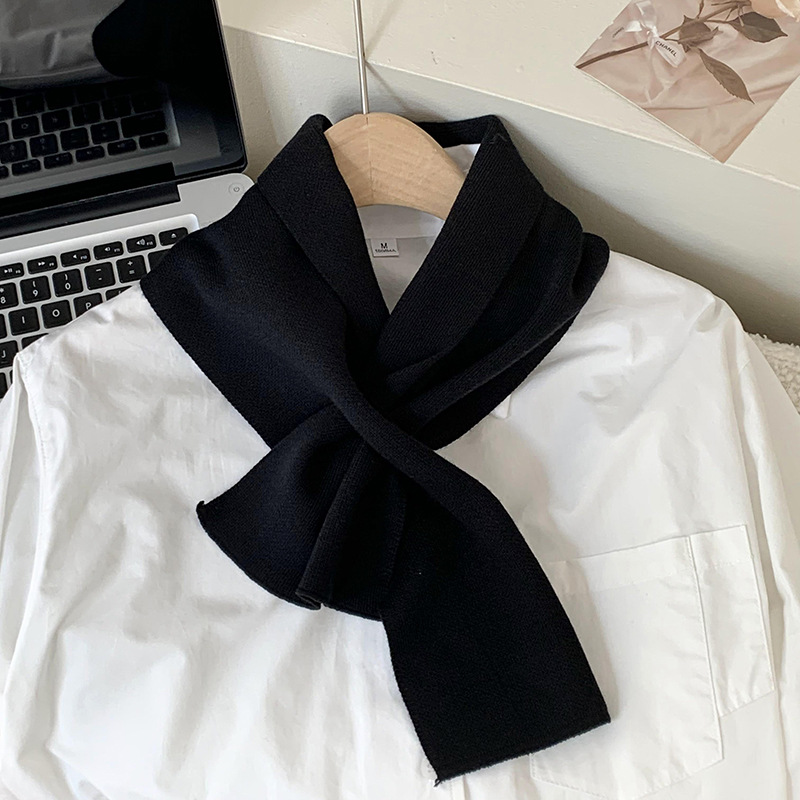 Sopa de punto de alta sensación de otoño y invierno nueva bufandas coreanas de color sólido decoración universal calentamiento del cuello cruzado