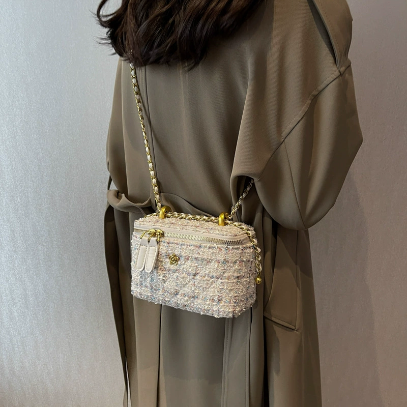 Маленькая цепочка, сумка через плечо, дизайнерская demi-season коробка, стиль Chanel, коллекция 2022 года