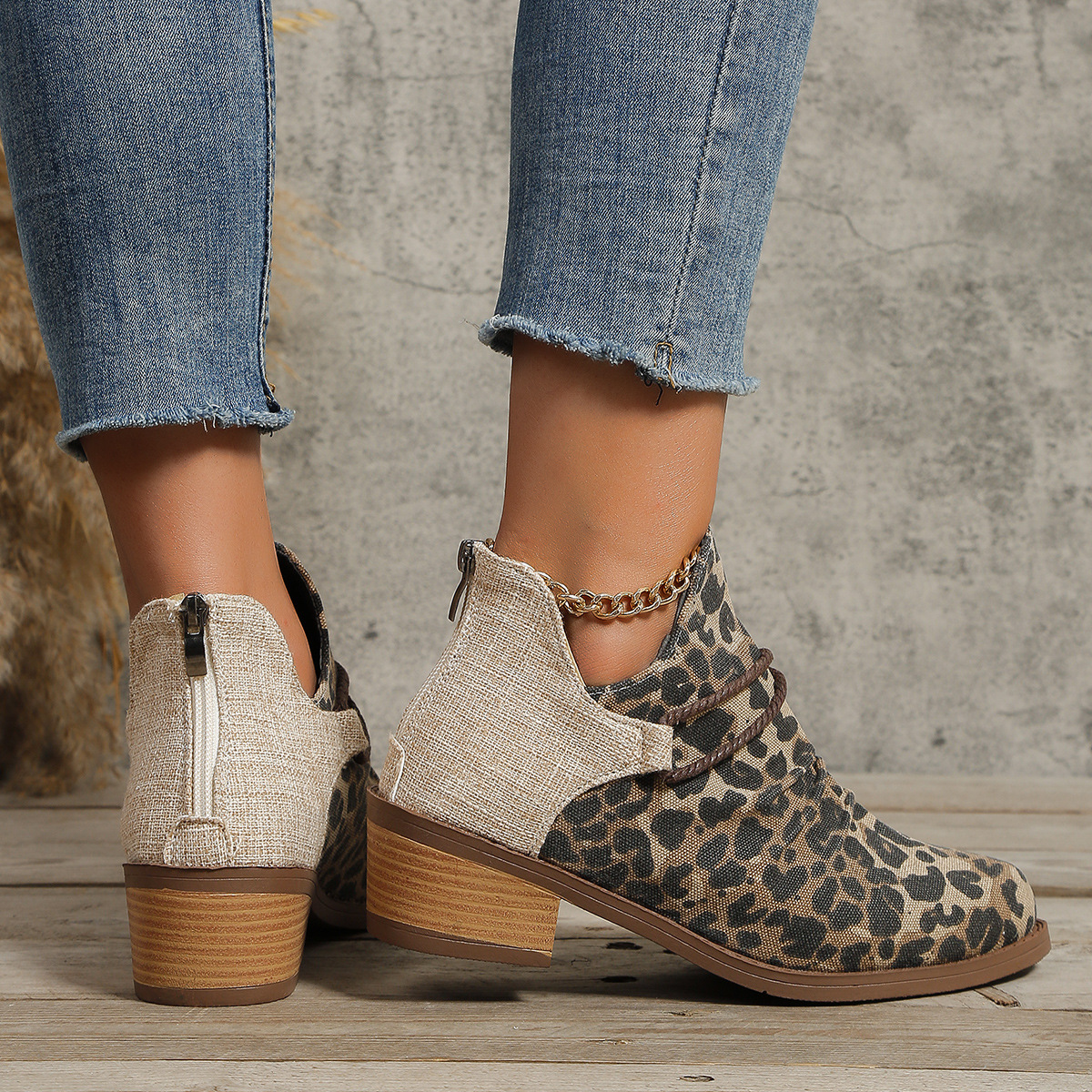 Damenschuhe 2024 Herbst und Winter neue spitze Zehenpartie mit quadratischem Absatz und Leopardenmuster, modische kurze Stiefel für Damen in großen Größen_voghion.com