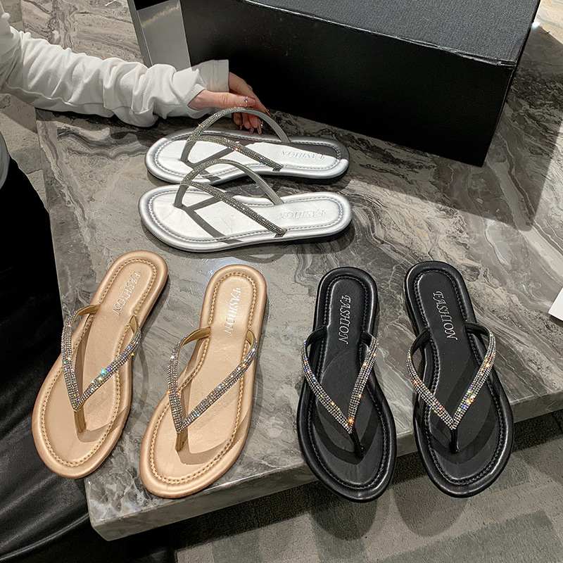Zapatillas de flip flops para mujeres 2025 verano nuevo estilo de agua talón bajo ropa exterior de moda tamaño 41 - 43 zapatillas
