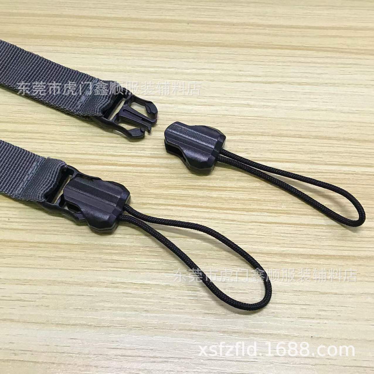 Factory spot plastic 5 points webbing hanging rope buckle 1.5cm small buckle mobile phone hanging rope display card buckle wear 15mm