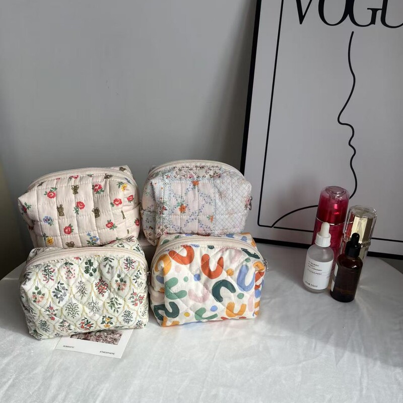 Cross-border Small Floral Quilted Cosmetic Bag Travel Skin Care Zipper Bag Large Capacity Portable Storage Bag Soft Bag