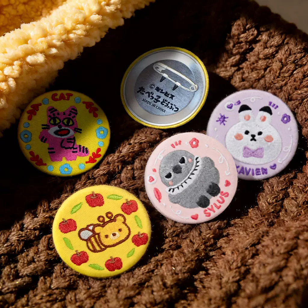 卡通刺绣吧唧徽章 动漫周边同人58mm 胸章马口铁胸针布艺礼品定制