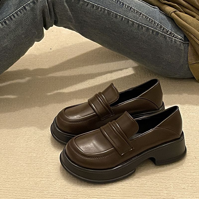 Fashionable loafers platform