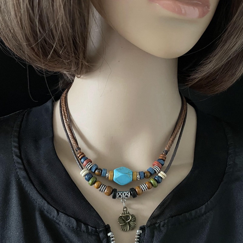 Collar de turquesa para mujer 2024 Verano nuevo estilo étnico retro de múltiples capas Cadena de clavícula de doble capa sentido del diseño del nicho