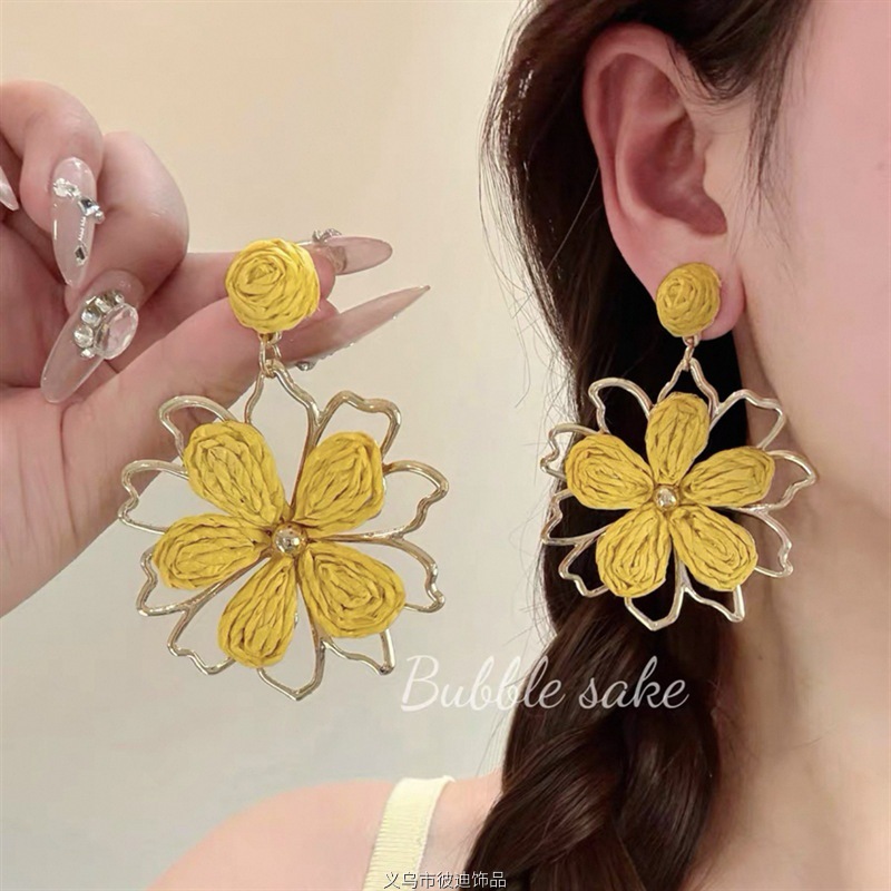 Roman Holiday Resort Style Woven Flower Earrings Women's Ear Clips Elegant High-End Earrings Exaggerated Seaside Studs