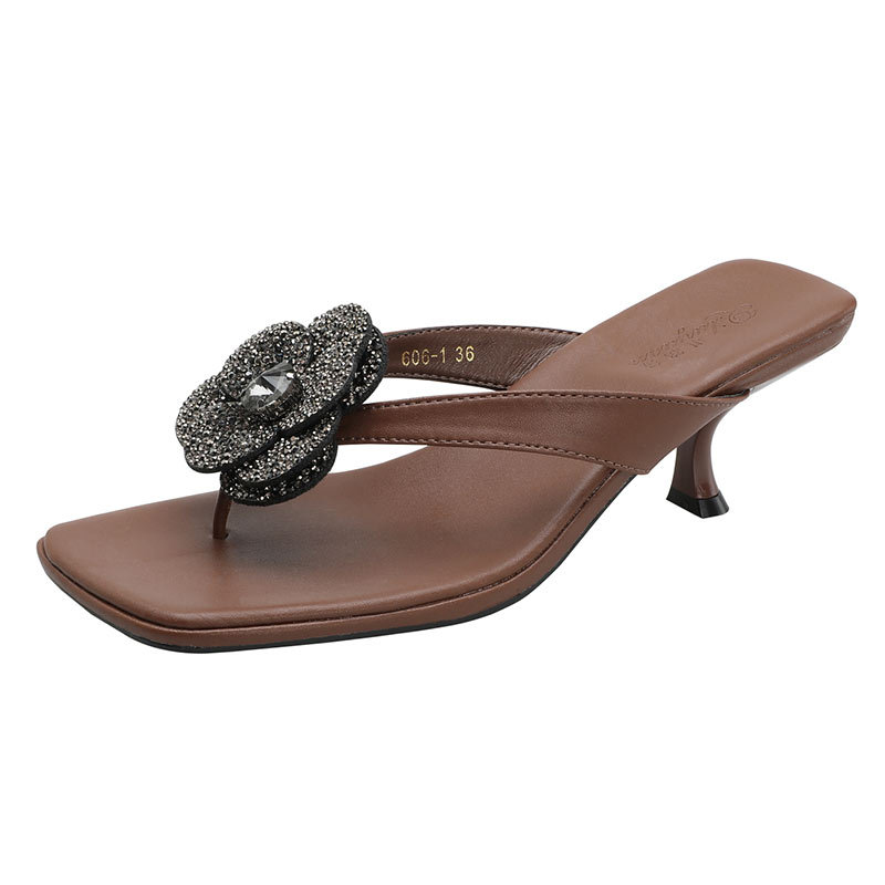 Sandali kitten heel con strass e punta quadrata da donna_voghion.com