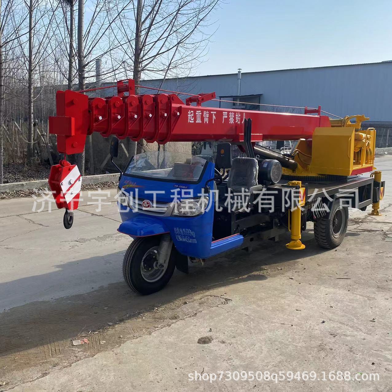 五征28马力全液压起重机5吨吊车油电两用小型三轮吊车厂家直销