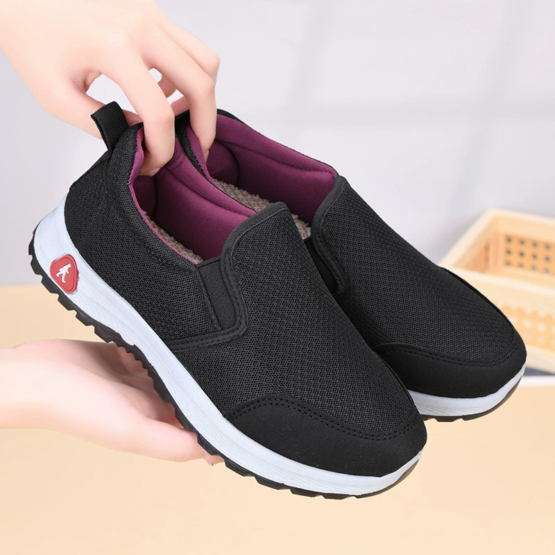 Оптом и в розницу НОВЫЕ старые женские с мягким дном Нескользящие спортивные слипоны для мам среднего и пожилого возраста, ходьба, старая Пекинская Тканевая обувь