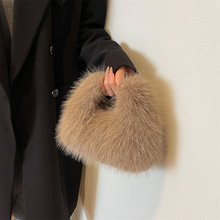 毛绒秋冬新款2023时尚百搭小众设计韩版纯色简约单肩斜挎长毛毛包