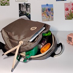 小衆の肩に水をかけない旅行リュックサックの高級感があります。