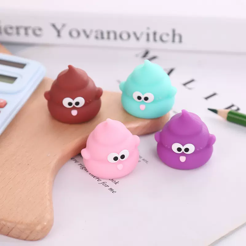 跨境可爱便便卷笔刀立体迷你便携笔套手动削笔刀文具软胶卷笔刀