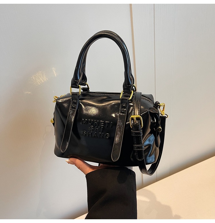Casual and simple hand-held pillow bag for women, 2025 new style, fashionable and trendy, niche single-shoulder crossbody bag for work and commuting undefined