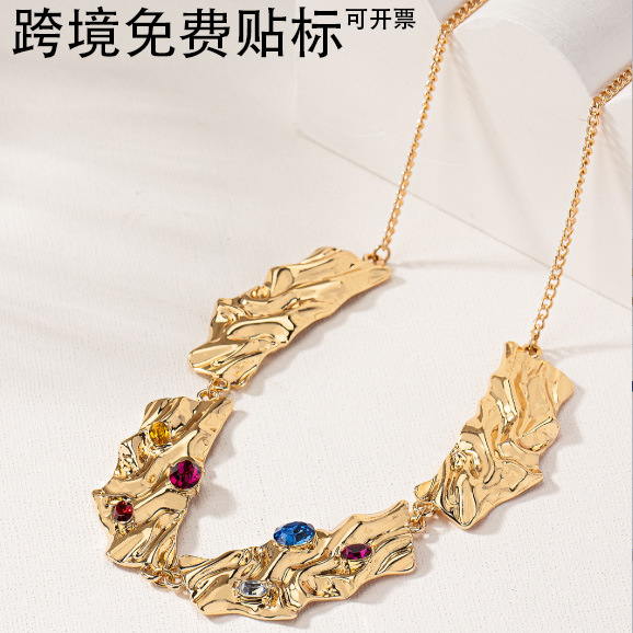 一条欧美复古镶彩色锆石金属不规则褶皱几何长方形吊坠项链
