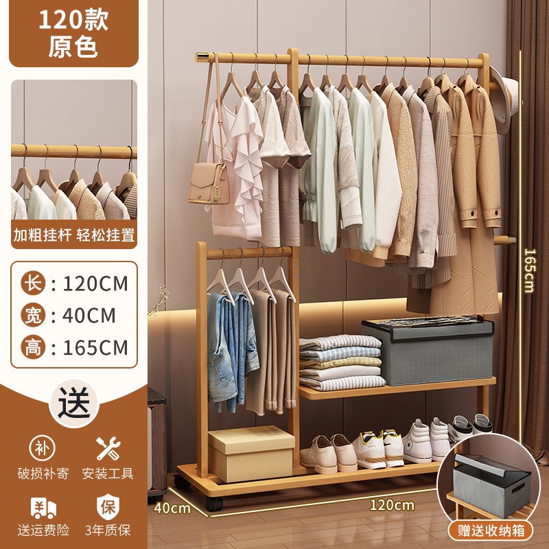 La percha aterrizó en el dormitorio, la barra de almacenamiento para colgar la ropa en el hogar, el estante de ropa de la habitación junto a la cama.