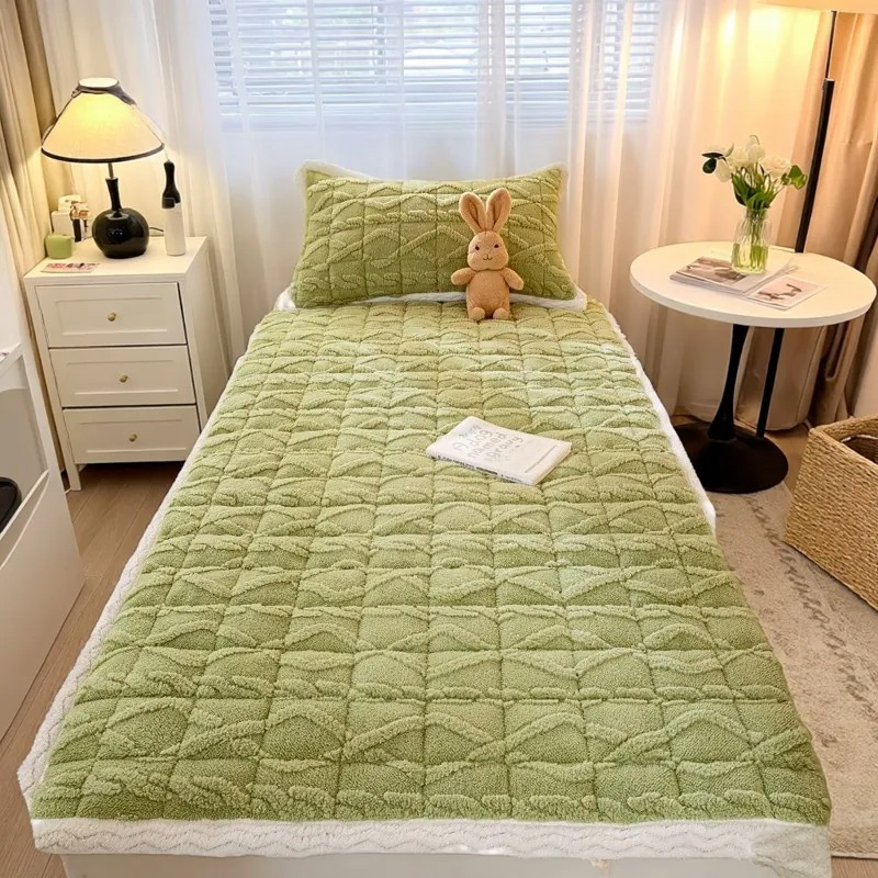 Student dormitory milk velvet mattress pad, thin and warm, with added fleece for extra warmth, suitable for home use, single-size, for winter