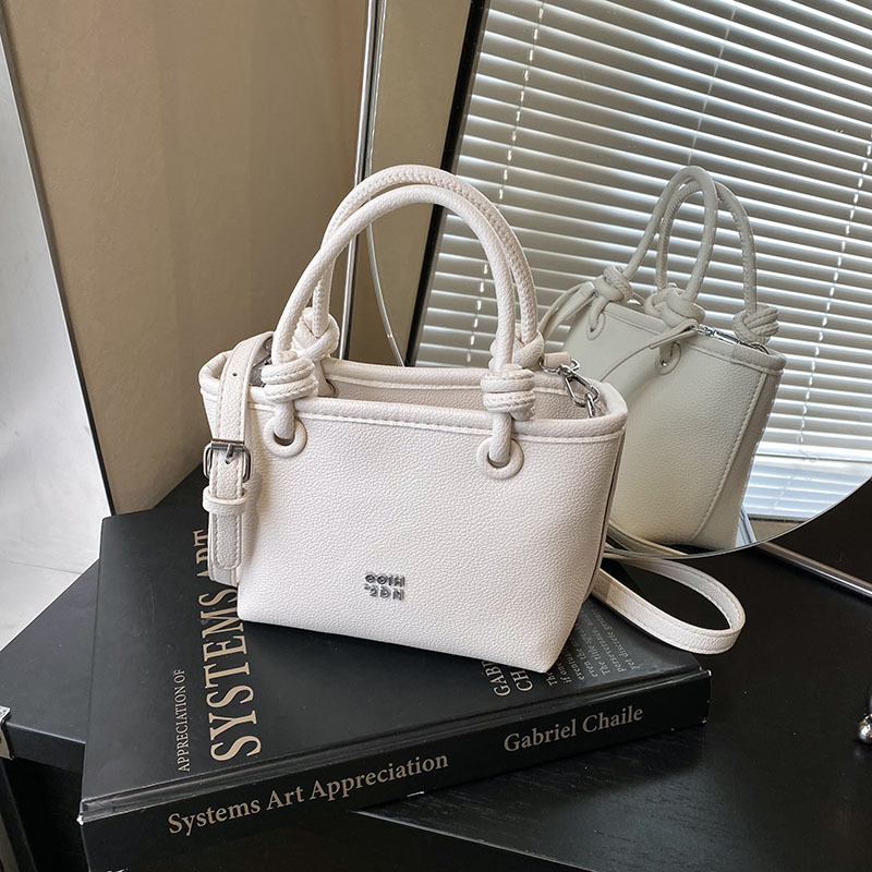 Diseño de nicho de cestas de verduras de moda transfronterizas bolsos de hombro único bolsos de hombro de alta gama bolsos de hombro femenino 100 bolsos de cubo de desplazamiento