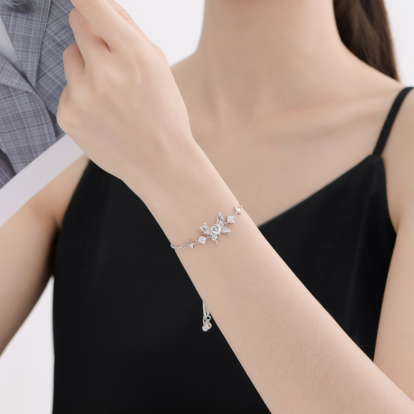 Xuping nicho diseño mariposa estrella pulsera aleación de cobre chapado blanco simple lujoso temperamento joyas al por mayor