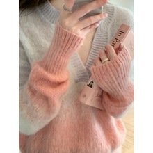 渐变色v领毛衣女2025秋冬新款小个子减龄奶系慵懒风设计感针织衫