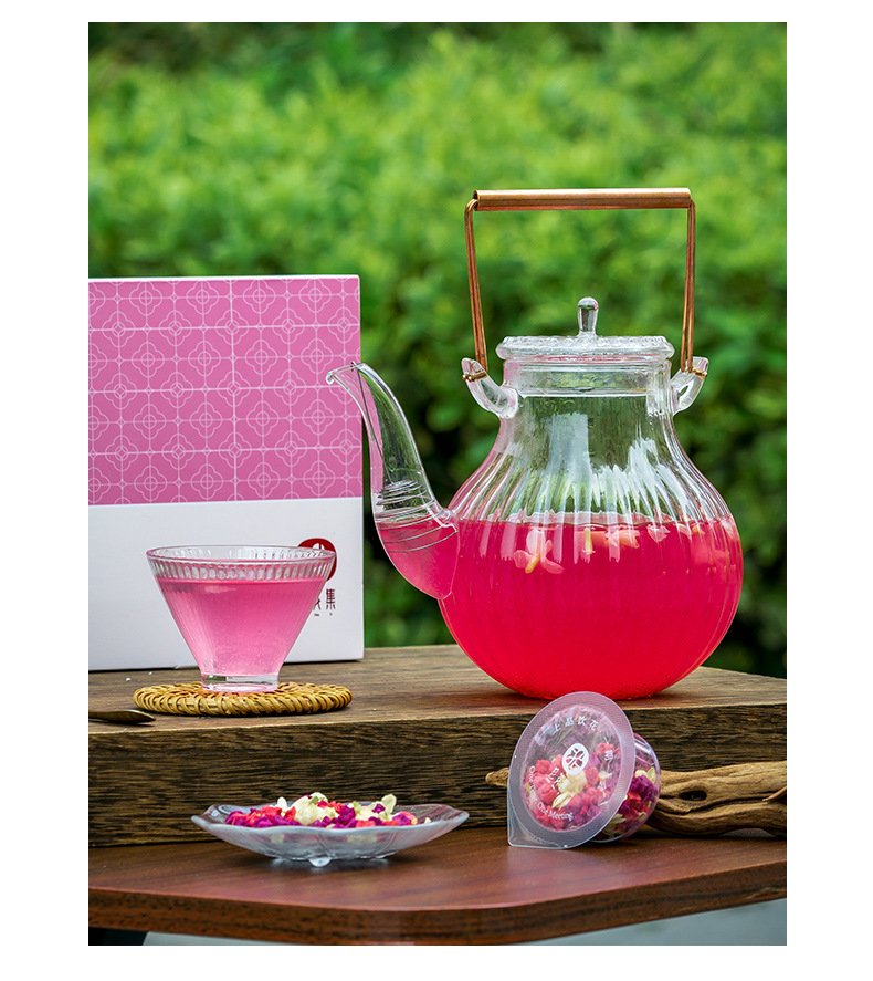 Freeze-Dried Dragon Fruit Double Berry Drink Floral Fruit Tea Blend 60g Sugar-Free Hot Brew Gift Jar in use