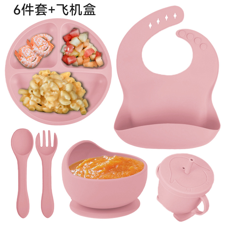 Juego rosa de seis piezas (590g) babero pequeño ventosa tazón silicona tenedor cuchara