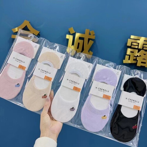 Spring and summer new style cute cartoon invisible socks for men and women, pure color with silicone boat socks, sports right-angle shallow socks