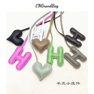 �ֹ�������ƤС����d��Ƥ����+H��ĸƤ�K��r�а���Ů������