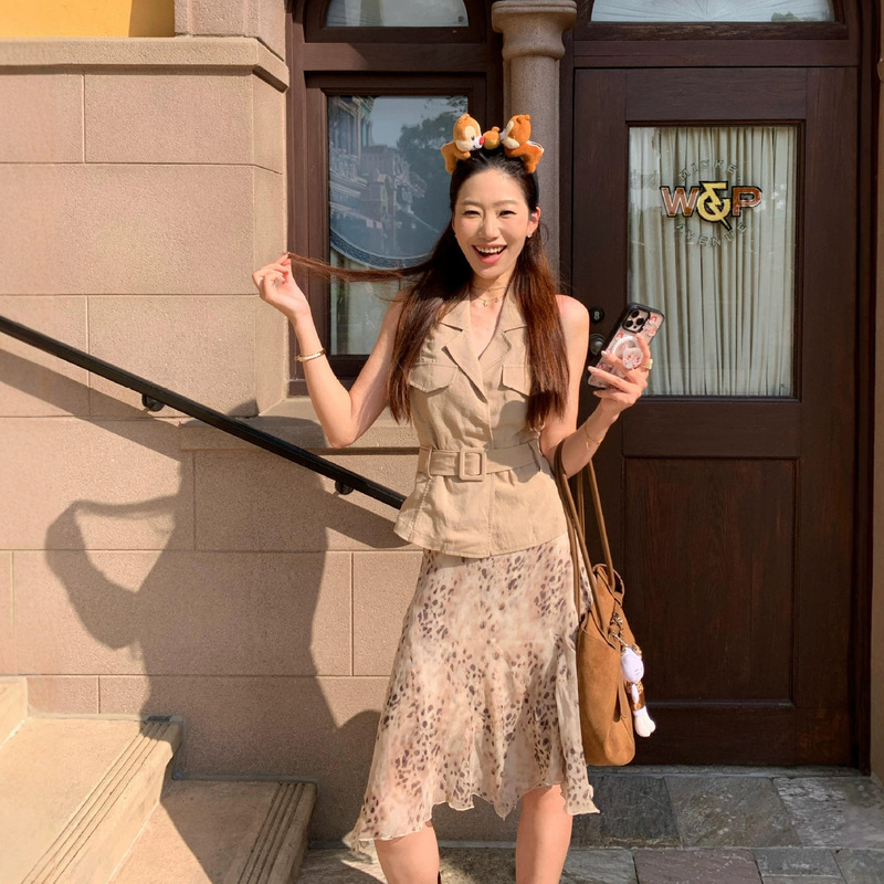 French-Style Elegant Suit Waist-Cinching Vest for Women, New Summer Model with Belt, Slimming Design, Sleeveless Vest French-Style Elegant Suit Waist-Cinching Vest for Women, New Summer Model with Belt, Slimming Design, Sleeveless Vest