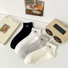 襪子女春夏外穿可愛笑臉刺繡短筒襪ins韓系學院風純色百搭運動襪