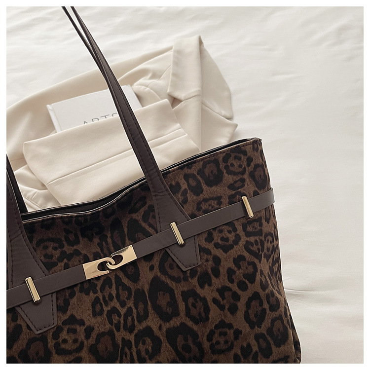 Trend Retro Büyük Kapasiteli Tote Çanta Kadın Trend Leopar Desenli Şık Kişisel Rahat Çok Amaçlı Niş Tek Omuz Çantası