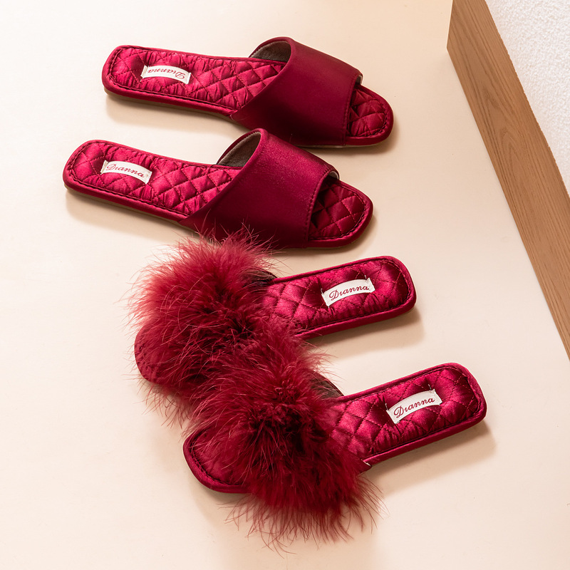 Red Slippers for Women, Bridal Wedding Shoes, Men's Bridesmaid Robes, a Pair of Wedding Home Slippers, Factory Direct Sales, One-Piece Drop Shipping