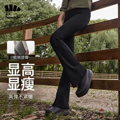 焦げて高弾のラッパのズボンの小さい女性の腰のラッパのズボンの小さい背は尻を持ち上げてやせています。