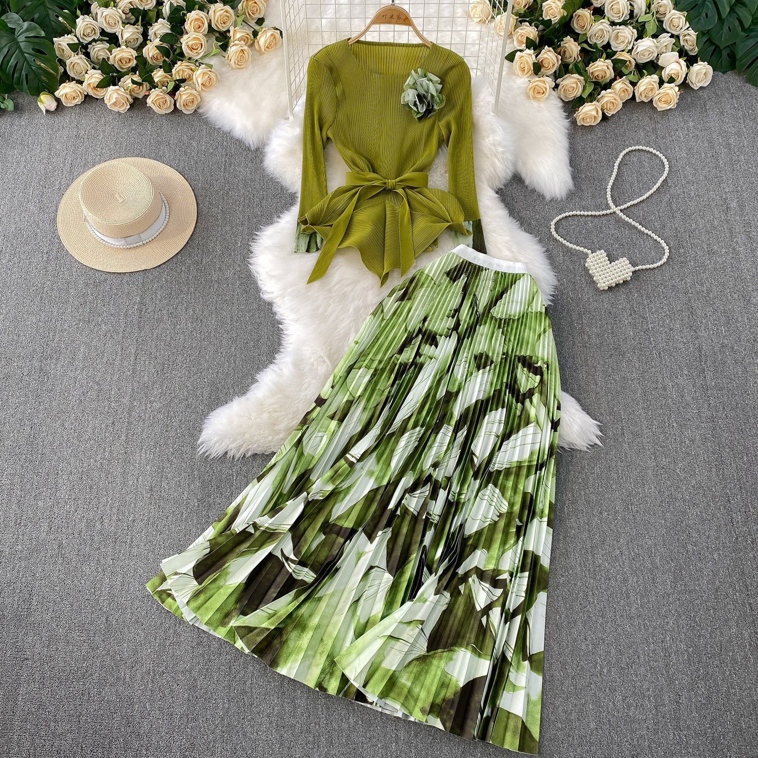 Floral Top And Printed Pleated Skirt Set Women's Stylish 3D Design High Waisted Slimming Irregular Waist Top Skirt Ensemble_ecoleips.com