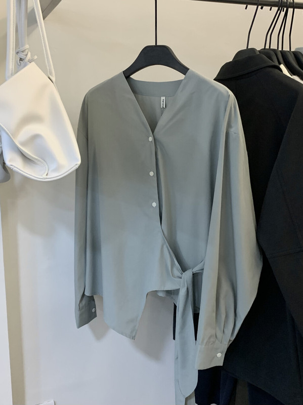 【MISS密思家正品店】极简气质V领排扣侧边系带衬衫女装W691|undefined