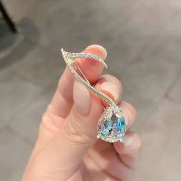 Music symbol brooch