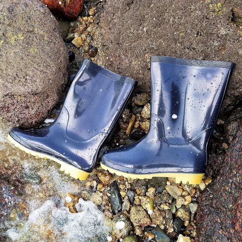 Men's mid-tube wedge water shoes, adult round toe waterproof rain boots, black mid-top rubber shoes, tendon sole rain boots