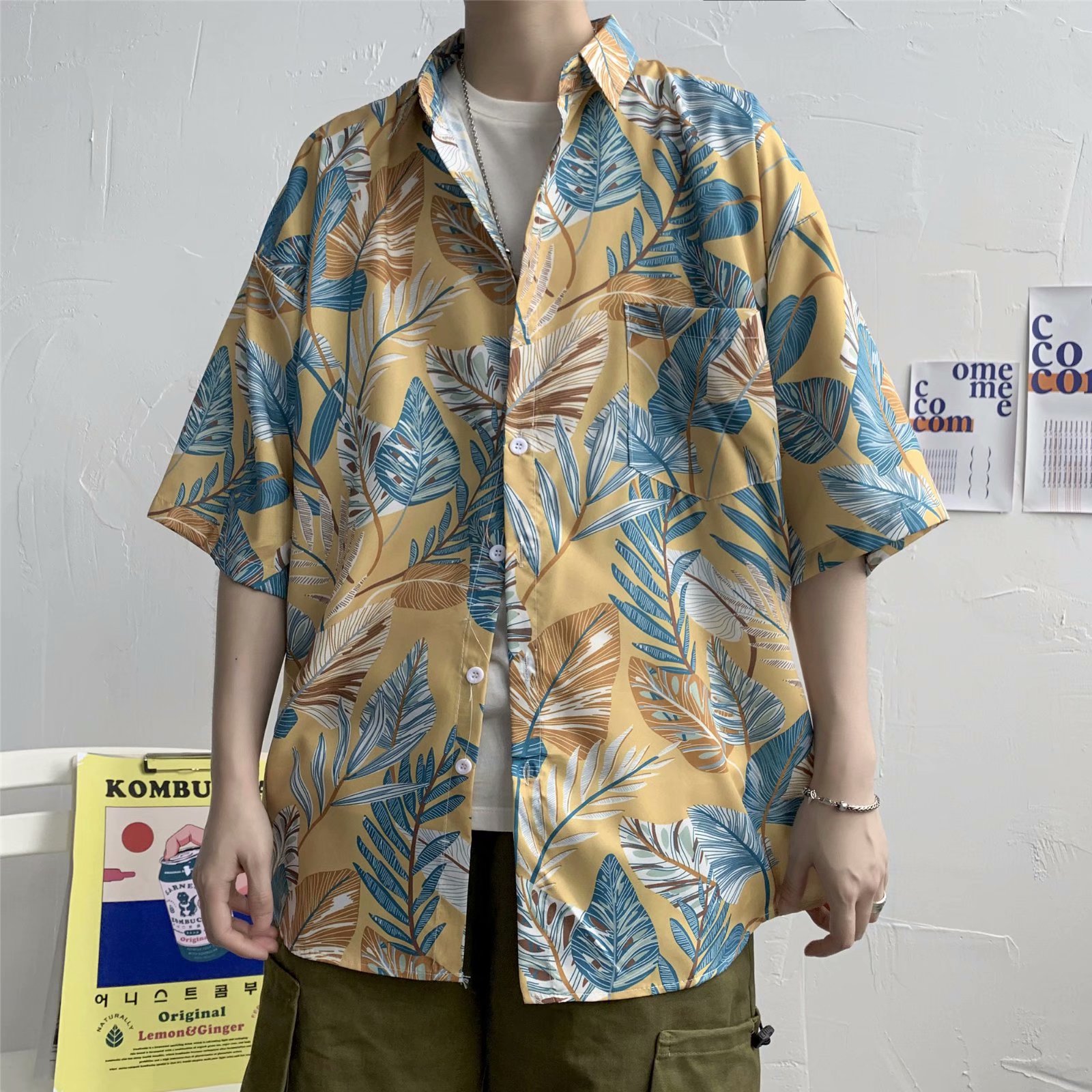 Estilo japonés retro floral camisa de manga corta de los hombres estilo coreano moda fresco todo partido guapo media manga hawaiana camisa de moda