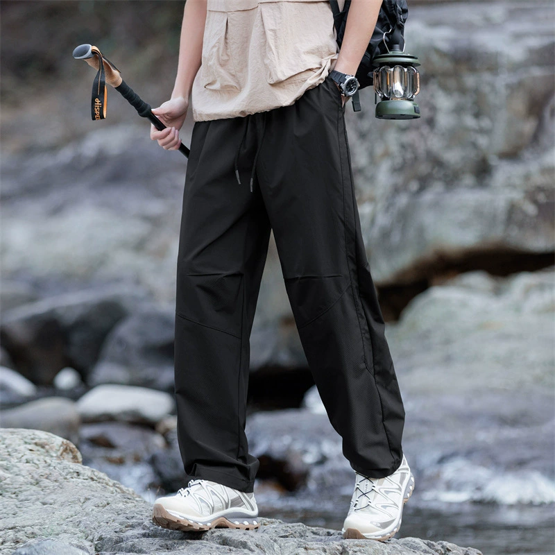 Прямая трансляция взрывных моделей может быть открыта на открытом воздухе. Повседневные брюки.