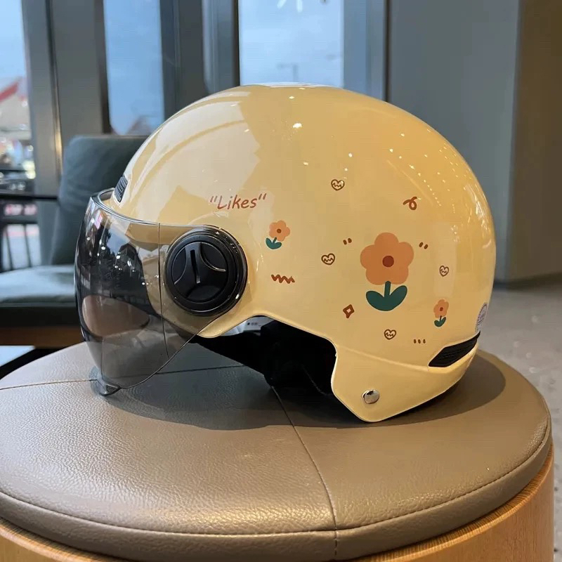 New National Standard 3C Helmet for Electric Vehicles, Suitable for Women, All-Season Use, Sun Protection, Safety Helmet for Couples, Half Helmet